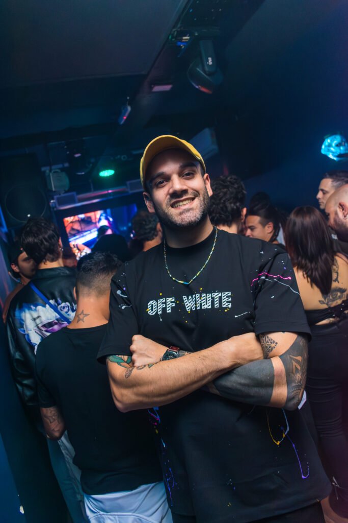 Rober Ayala en Coral durante una noche de su ciclo