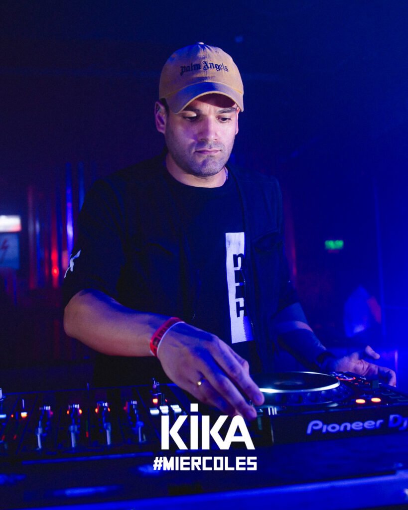 Rober Ayala en KIKA bajo las luces del club